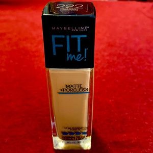 Maybelline Matte + Poreless Fit Me Foundation for Normal to Oily in True Beige
